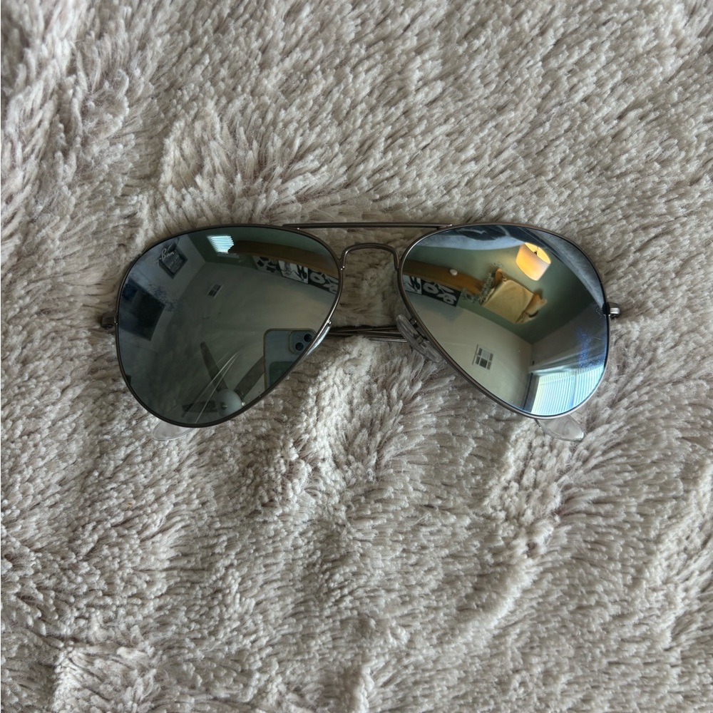 Ray-Ban Silver Aviator Sunglasses with Sleek Metal Frame
